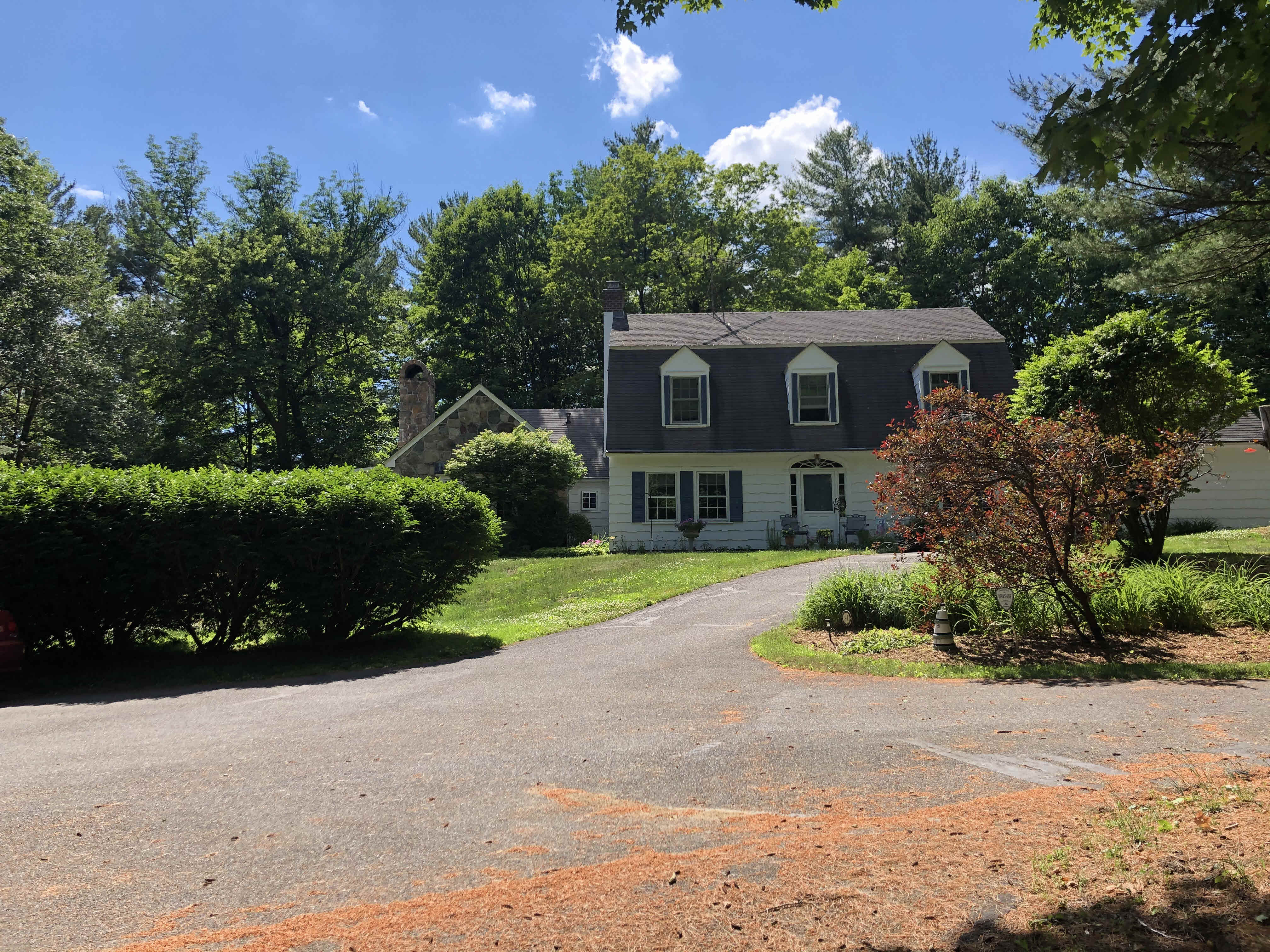 Building photograph for 172 SHARON ROAD